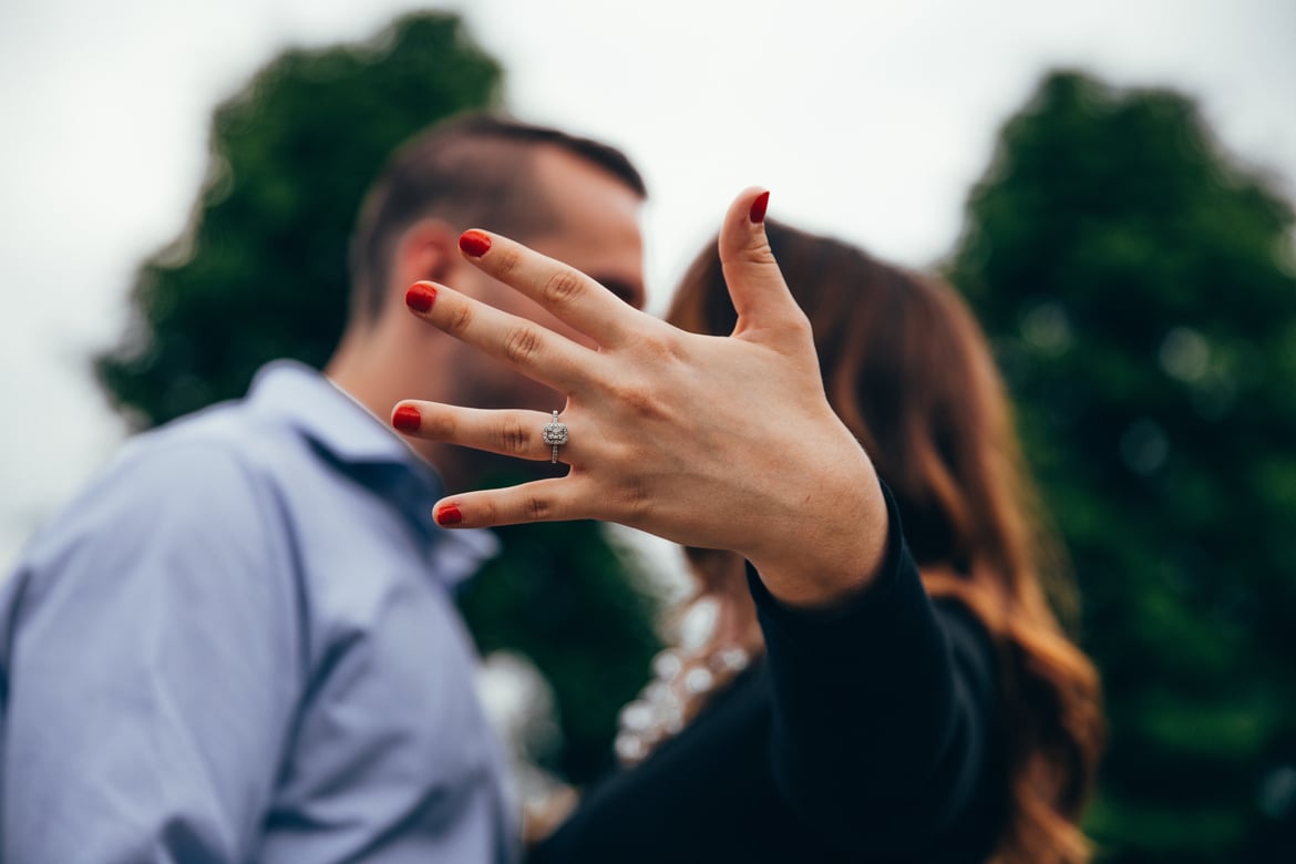 shallow-focus-photography-of-man-and-woman-kissing-each-373977